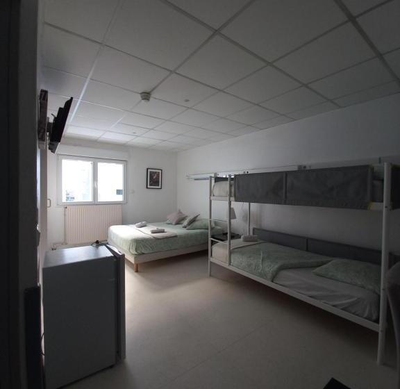 חדר משפחתי, Hôtel Labat