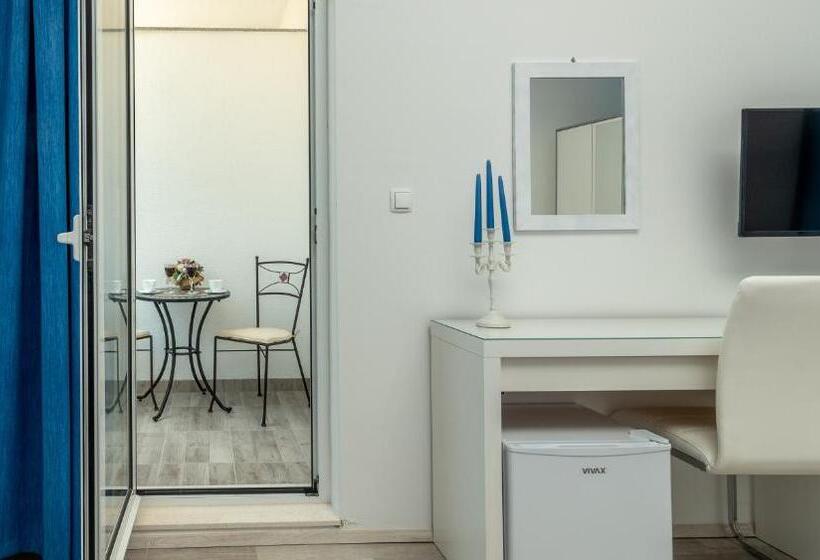 חדר סטנדרט עם מרפסת, Villa Lux