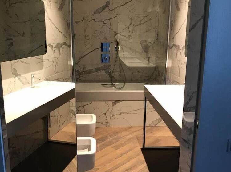 اتاق لوکس, Amurskiy