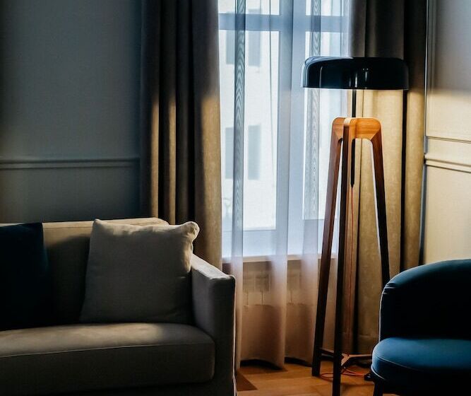 اتاق لوکس, Amurskiy