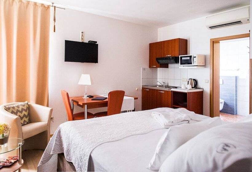 스탠다드 스튜디오, Apartment And Rooms Ana