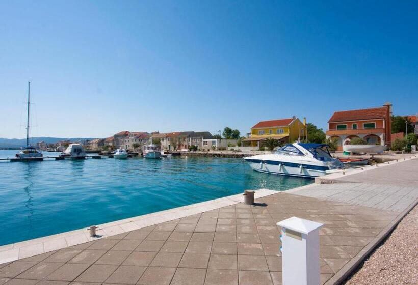 شقة غرفة واحدة, Apartments Grivičić