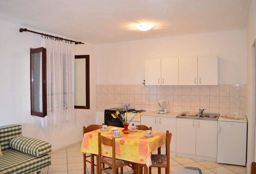 침실 1개 아파트, Apartments Ivica Pakostane