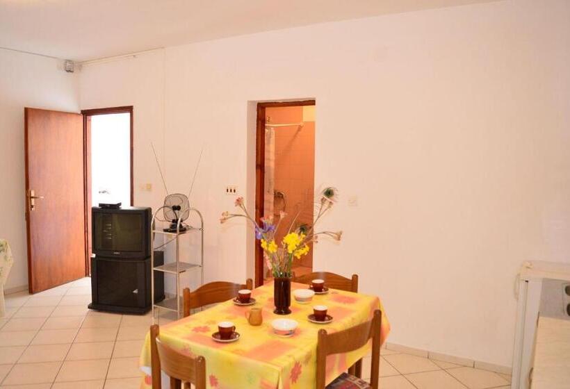 침실 1개 아파트, Apartments Ivica Pakostane