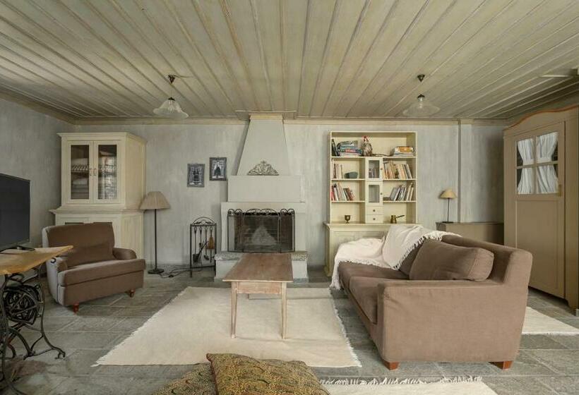 חדר משפחתי, Avragonio