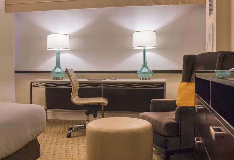 プールビュースタンダードルーム, Hilton Palm Springs Resort