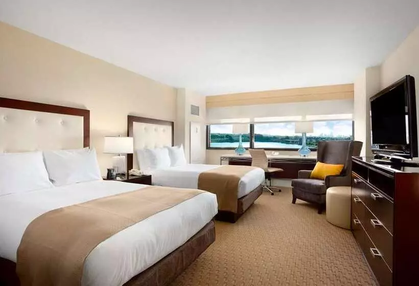 プールビュースタンダードルーム, Hilton Palm Springs Resort