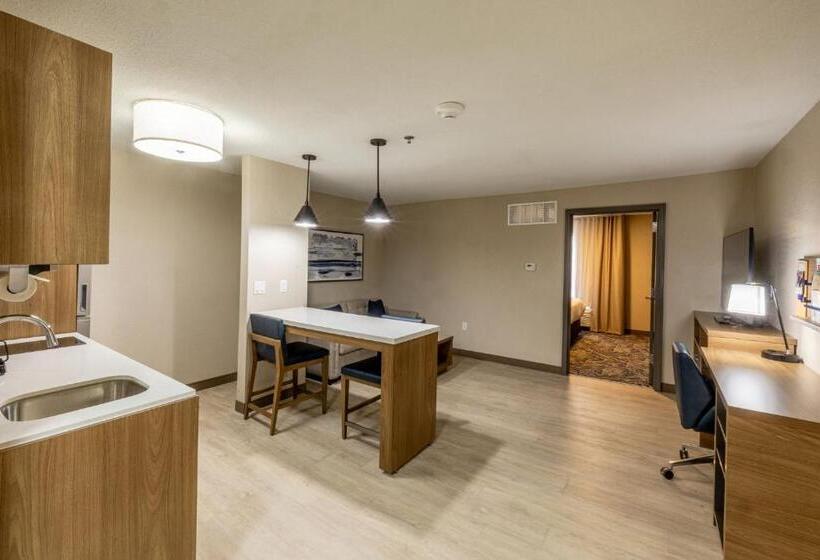 キングサイズベッドのスイートルーム, Candlewood Suites Wichita Northwest, An Ihg