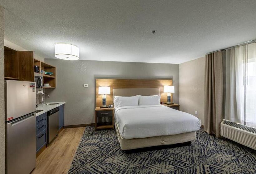 キングサイドベッドのスタンダードワンルーム, Candlewood Suites Wichita Northwest, An Ihg