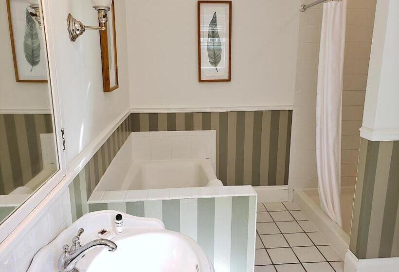 اتاق استاندارد با تخت بزرگ, Hearthside Inn