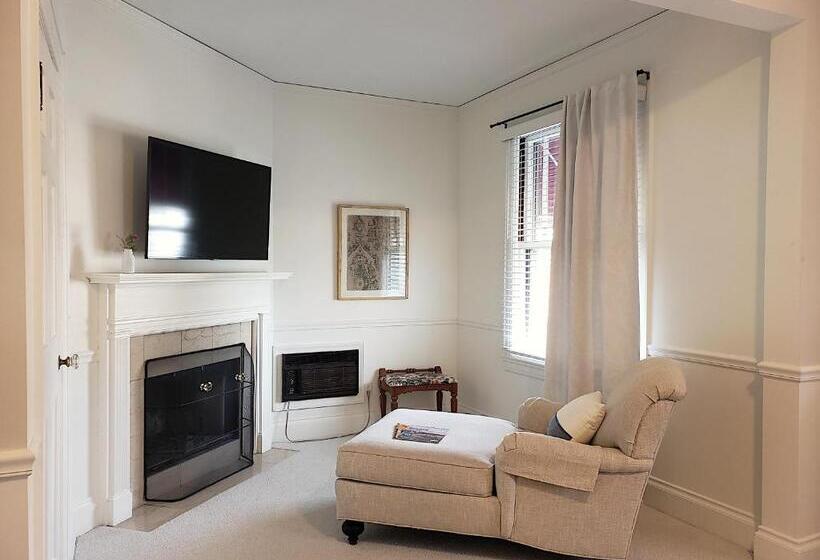 اتاق استاندارد با تخت بزرگ, Hearthside Inn