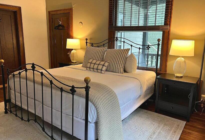 اتاق لوکس با تخت بزرگ, Hearthside Inn