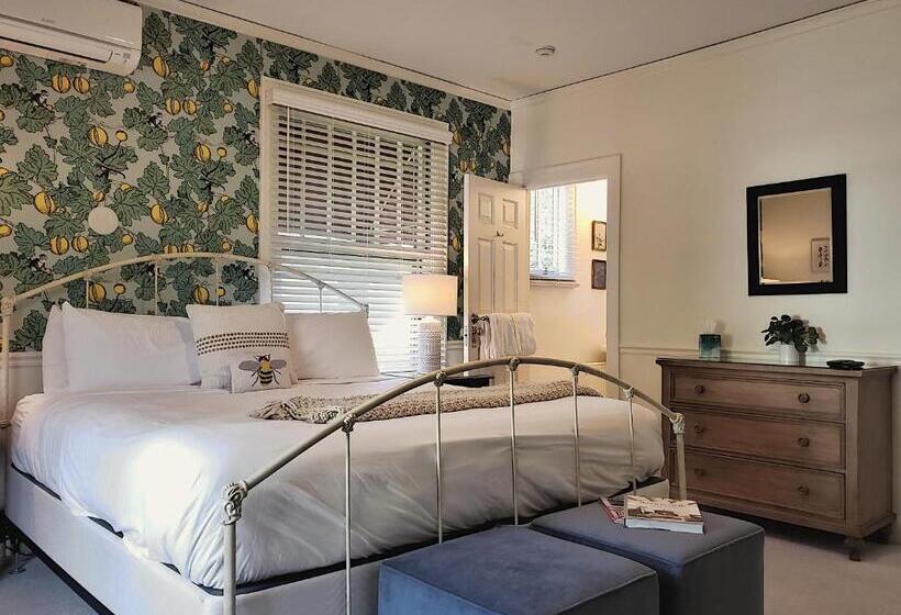 اتاق لوکس با تخت بزرگ, Hearthside Inn