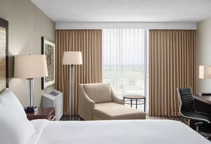 اتاق لوکس با تخت بزرگ, Hilton Kansas City Airport