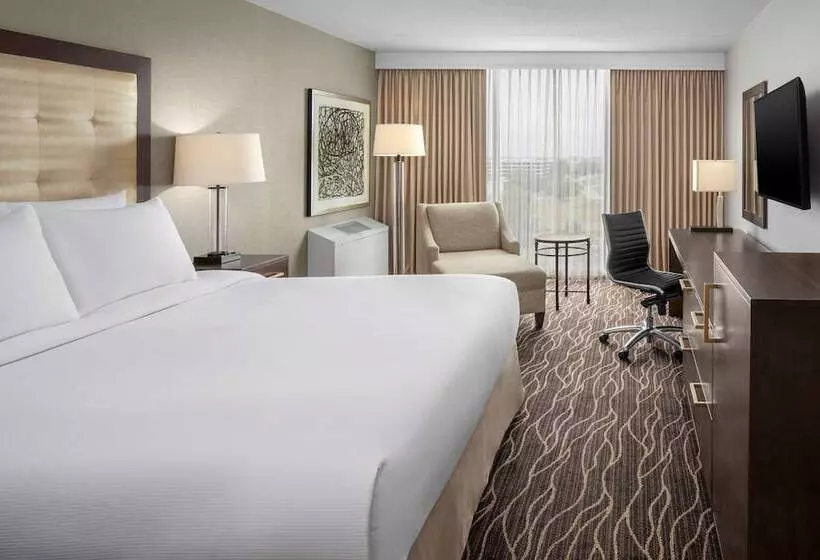 اتاق سوپریور با تخت بزرگ, Hilton Kansas City Airport