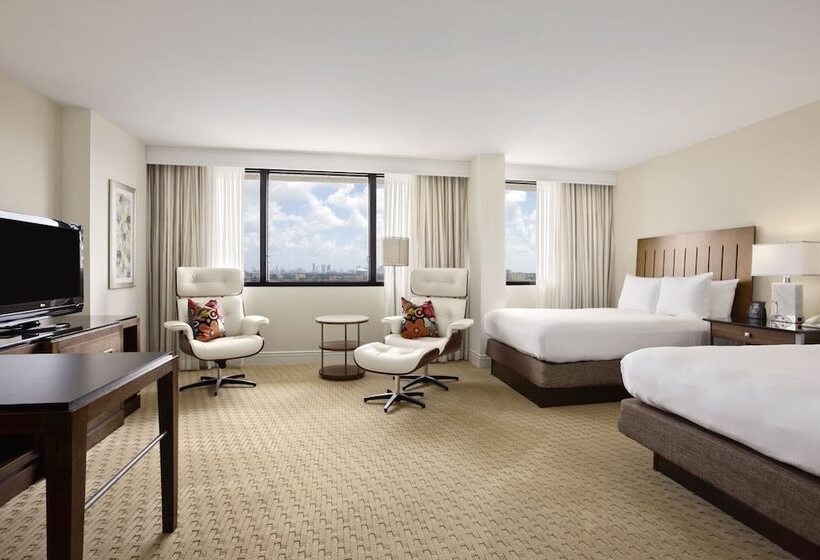غرفة ديلوكس مطلة على البحيرة, Hilton Miami Airport Blue Lagoon