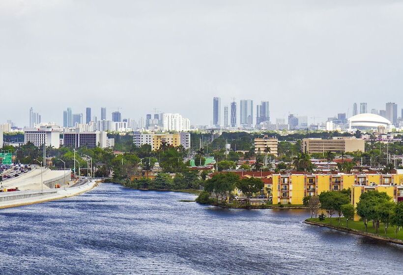 غرفه قياسيه سريرين مزدوجين, Hilton Miami Airport Blue Lagoon