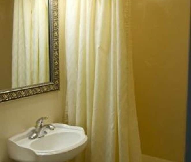 جناح جونيور, Historic Anchorage