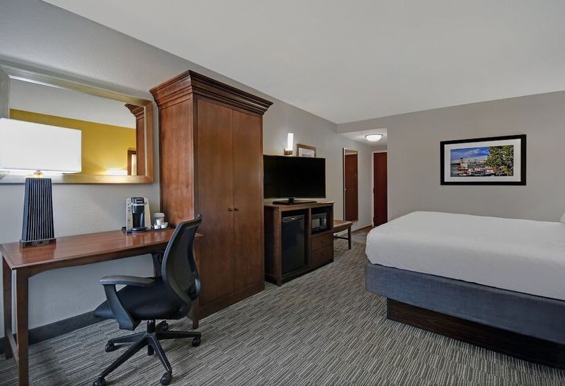 스탠다드 룸, Holiday Inn Express & Suites Cincinnati Riverfront, An Ihg