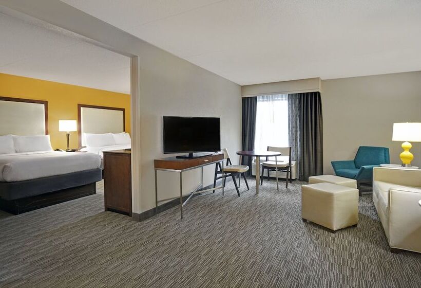 Люкс, Holiday Inn Express & Suites Cincinnati Riverfront, An Ihg