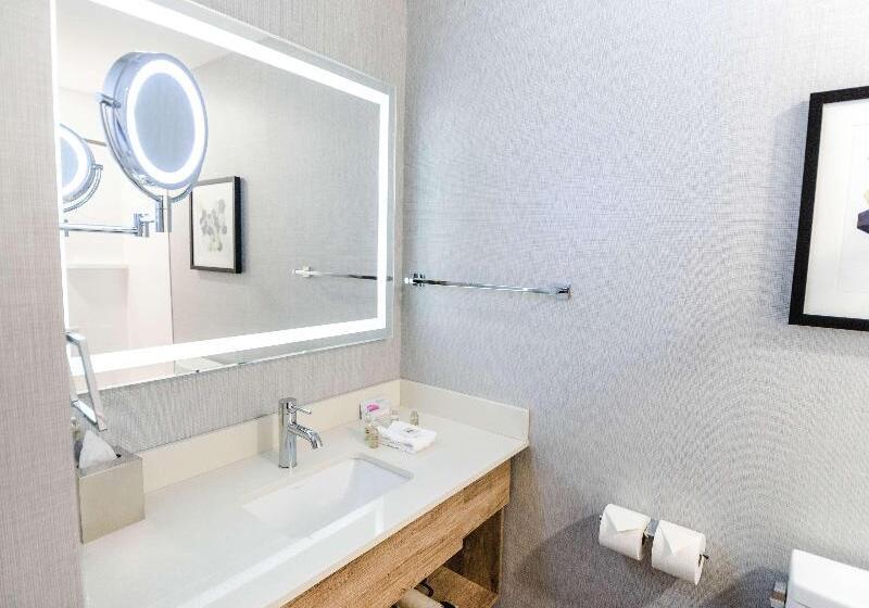 מיטת קינג בסוויטה, Sleep Inn & Suites