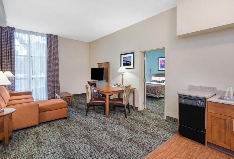 جناح لذوى الاحتياجات الخاصة, Staybridge Suites Memphis Poplar Ave East, An Ihg