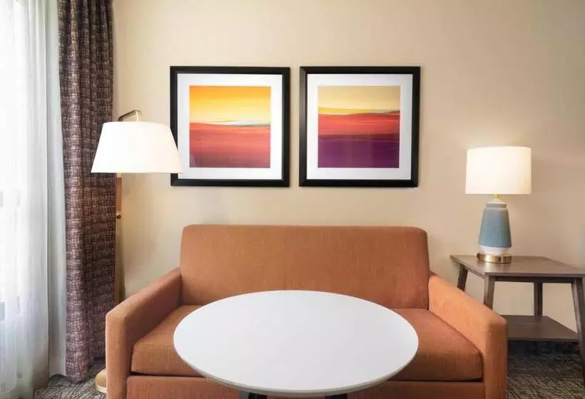キングサイズベッドのスイートルーム, Staybridge Suites Memphis Poplar Ave East, An Ihg