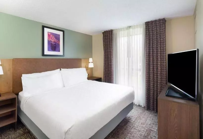 キングサイズベッドのスイートルーム, Staybridge Suites Memphis Poplar Ave East, An Ihg