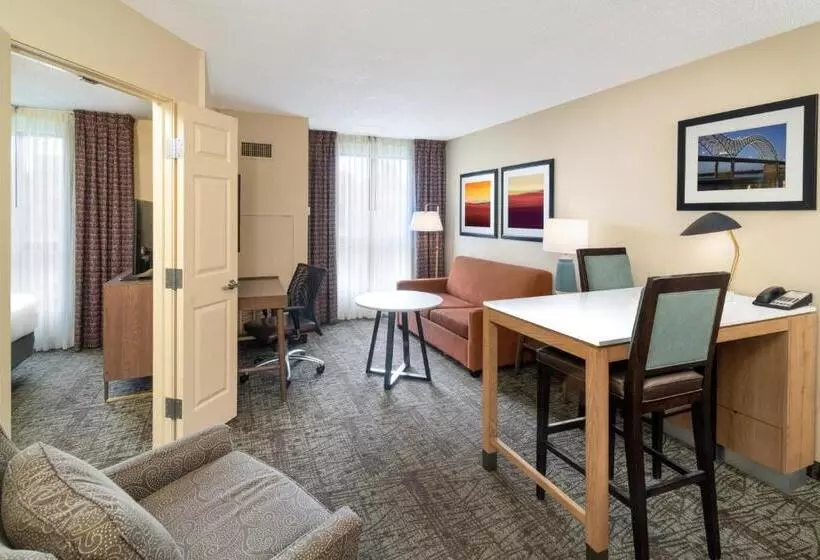 キングサイズベッドのスイートルーム, Staybridge Suites Memphis Poplar Ave East, An Ihg