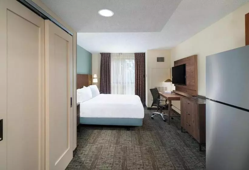 身障者適用キングサイズベッドルーム, Staybridge Suites Memphis Poplar Ave East, An Ihg