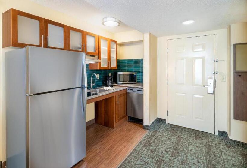 غرفة قياسية سرير كينج لذوى الإحتياجات الخاصة, Staybridge Suites Memphis Poplar Ave East, An Ihg