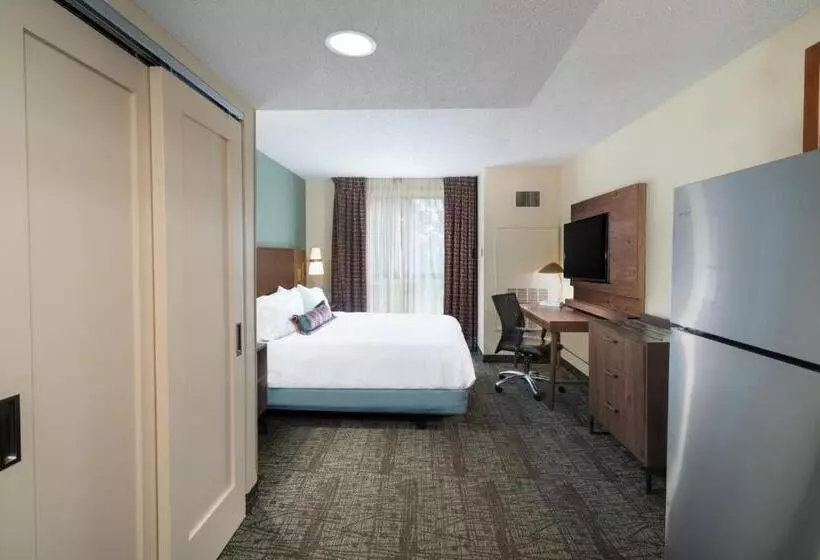 身障者適用キングサイズベッドルーム, Staybridge Suites Memphis Poplar Ave East, An Ihg