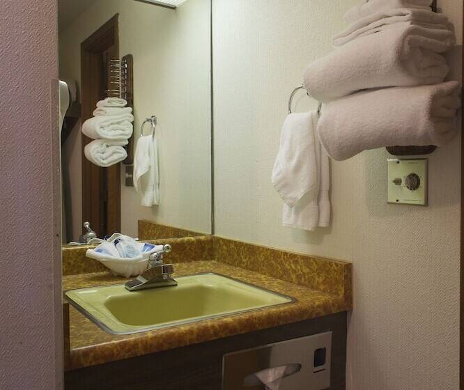 Номер Стандарт 2 Двуспальные Кровати, Hi Tide Oceanfront Inn