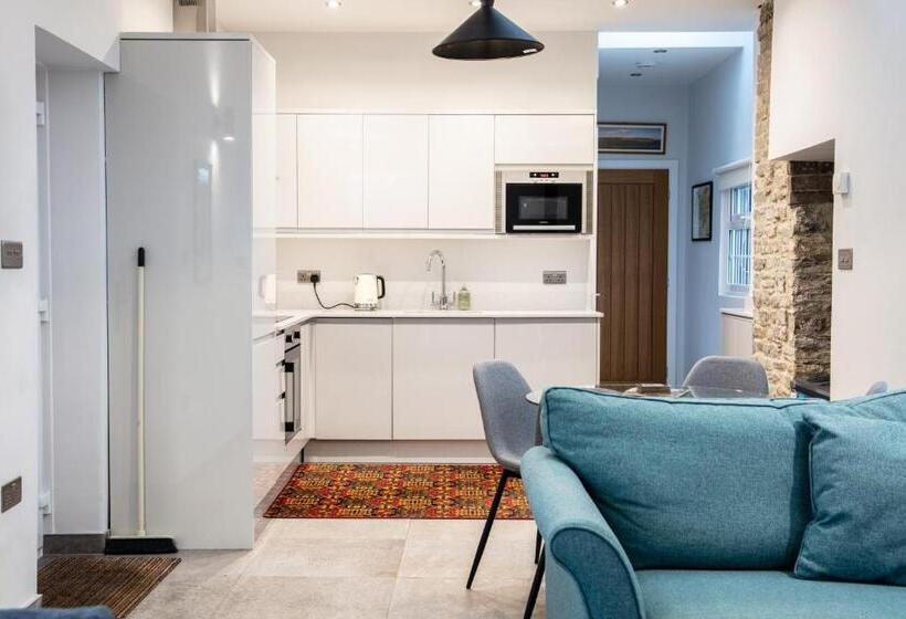 Bungalow Sandard, Swansea Valley Holiday Cottages