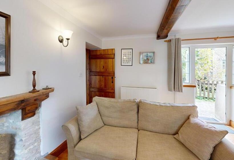 Cabana Deluxe, Swansea Valley Holiday Cottages