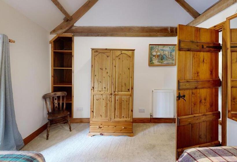 Cabana Deluxe, Swansea Valley Holiday Cottages