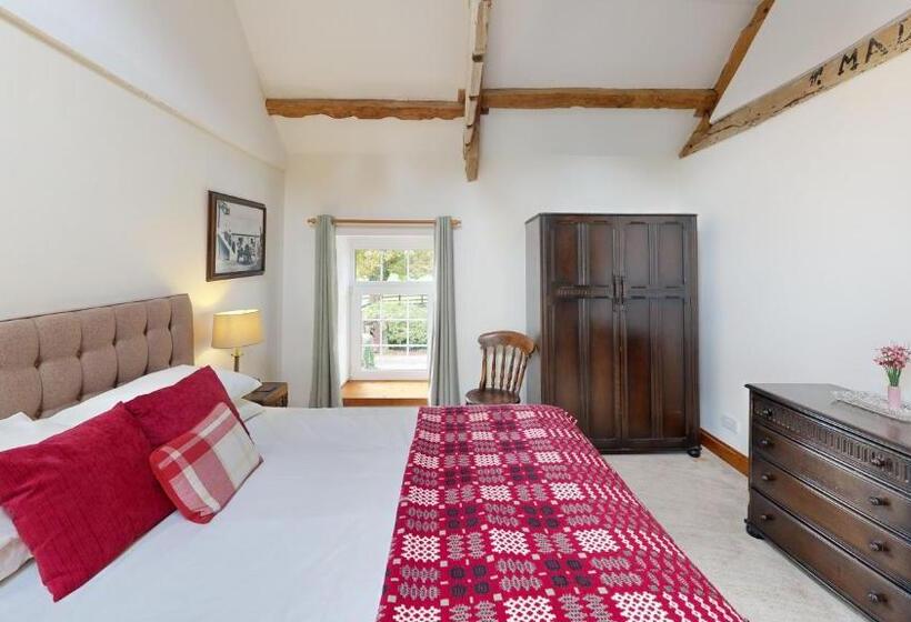 Cabana Deluxe, Swansea Valley Holiday Cottages