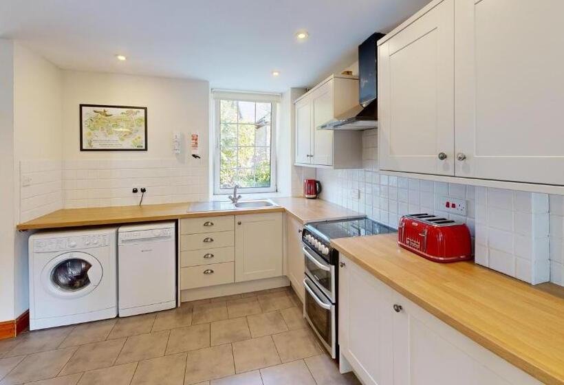 Cabana Deluxe, Swansea Valley Holiday Cottages