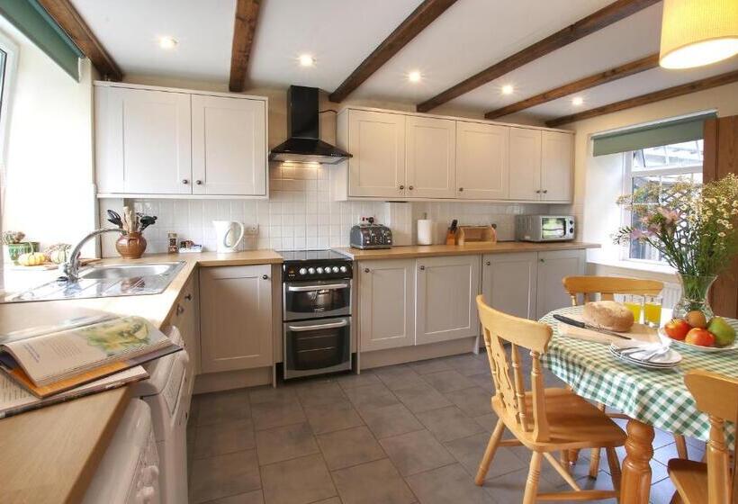 Cabana Deluxe, Swansea Valley Holiday Cottages