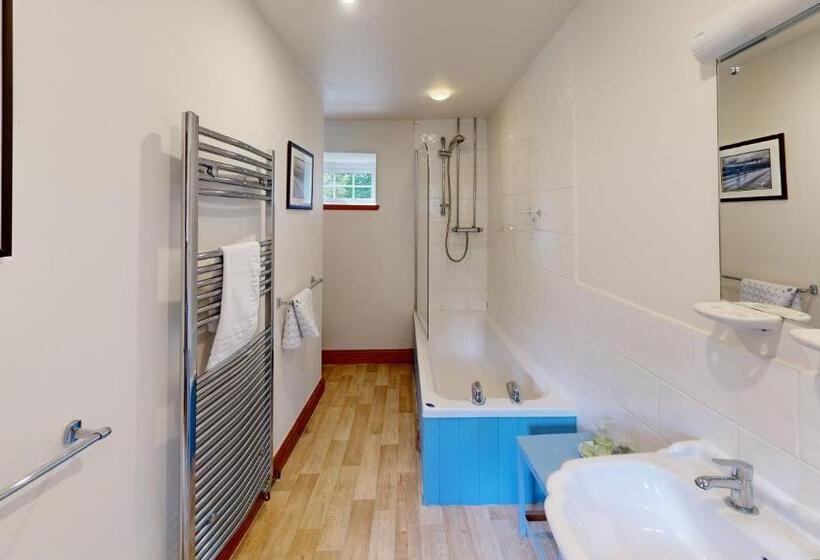 Cabana Deluxe, Swansea Valley Holiday Cottages