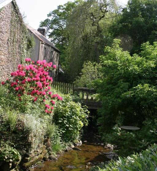 Cabana Deluxe, Swansea Valley Holiday Cottages