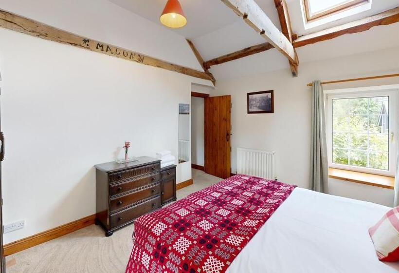 Cabana Deluxe, Swansea Valley Holiday Cottages