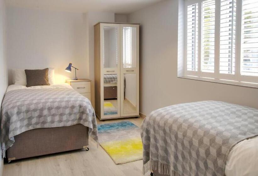 Quarto standard, Swansea Valley Holiday Cottages