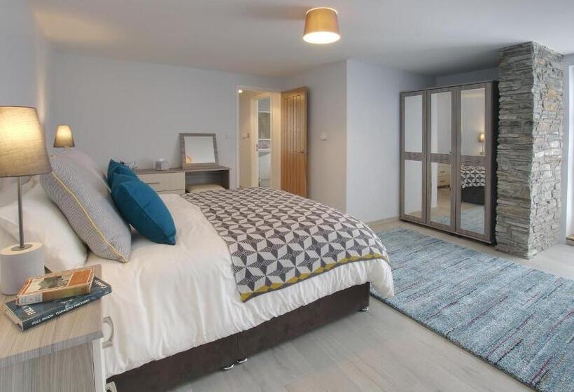 Quarto standard, Swansea Valley Holiday Cottages