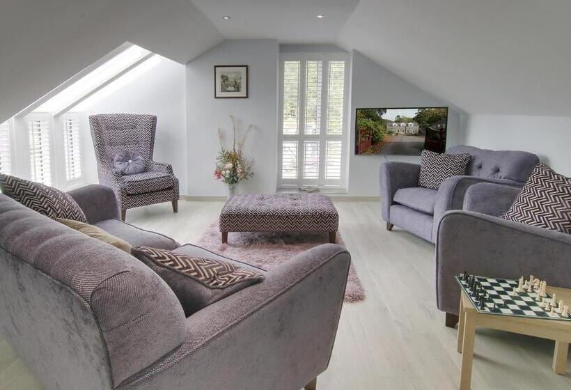 Quarto standard, Swansea Valley Holiday Cottages