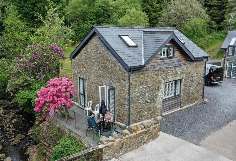 Quarto standard, Swansea Valley Holiday Cottages