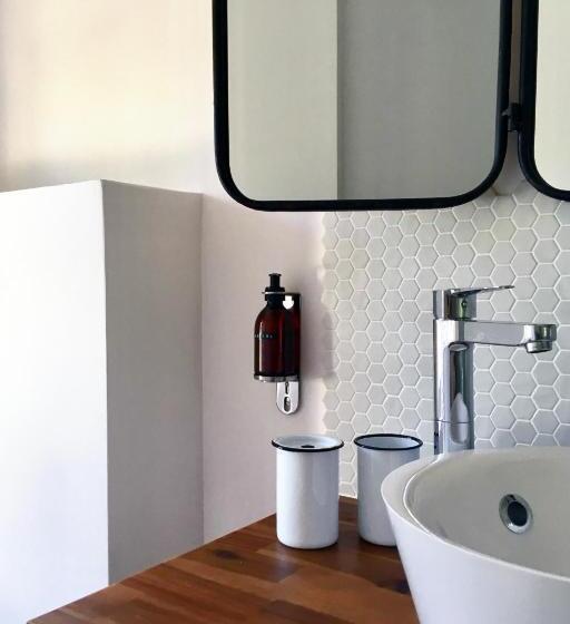 استودیو استاندارد با چشمانداز استخر, Domaine De Carraire