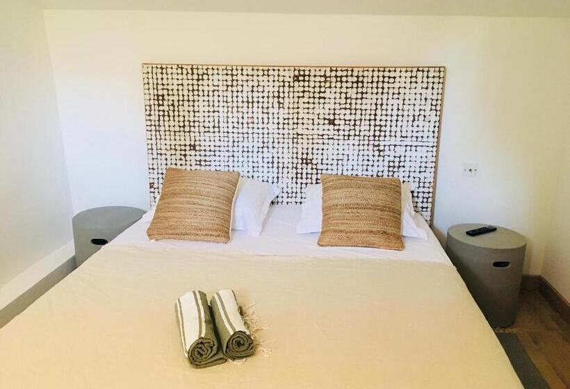 استودیو استاندارد با چشمانداز استخر, Domaine De Carraire