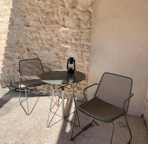 استودیو استاندارد با چشمانداز استخر, Domaine De Carraire