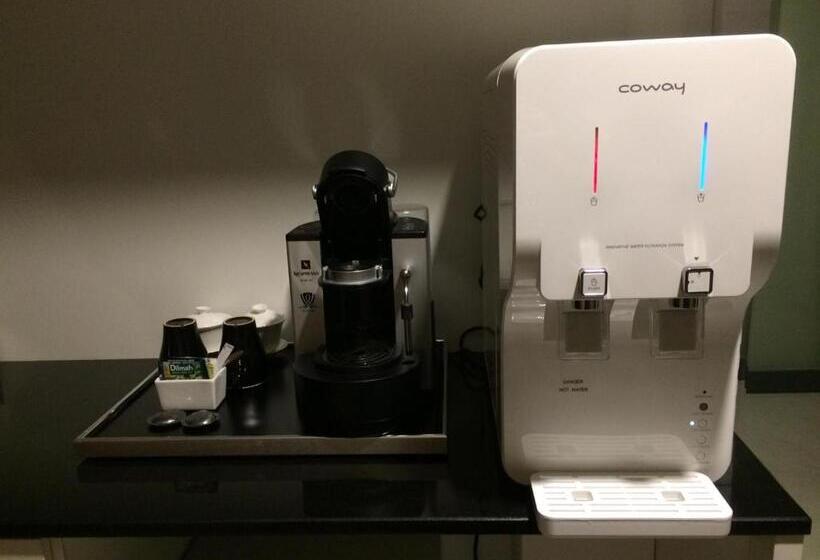 חדר דלוקס, Bedrock